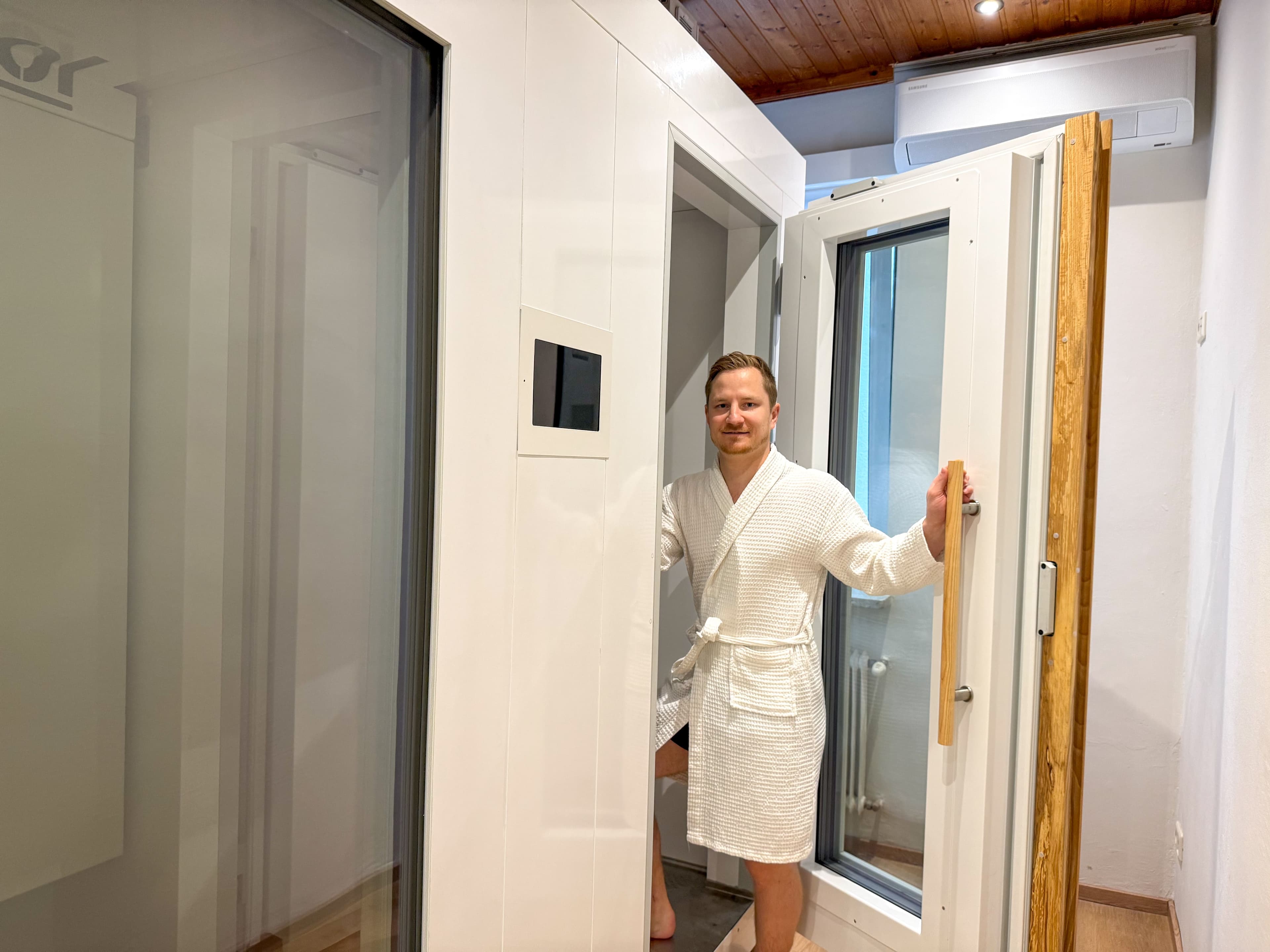 Cryo chamber Vital Lounge 4