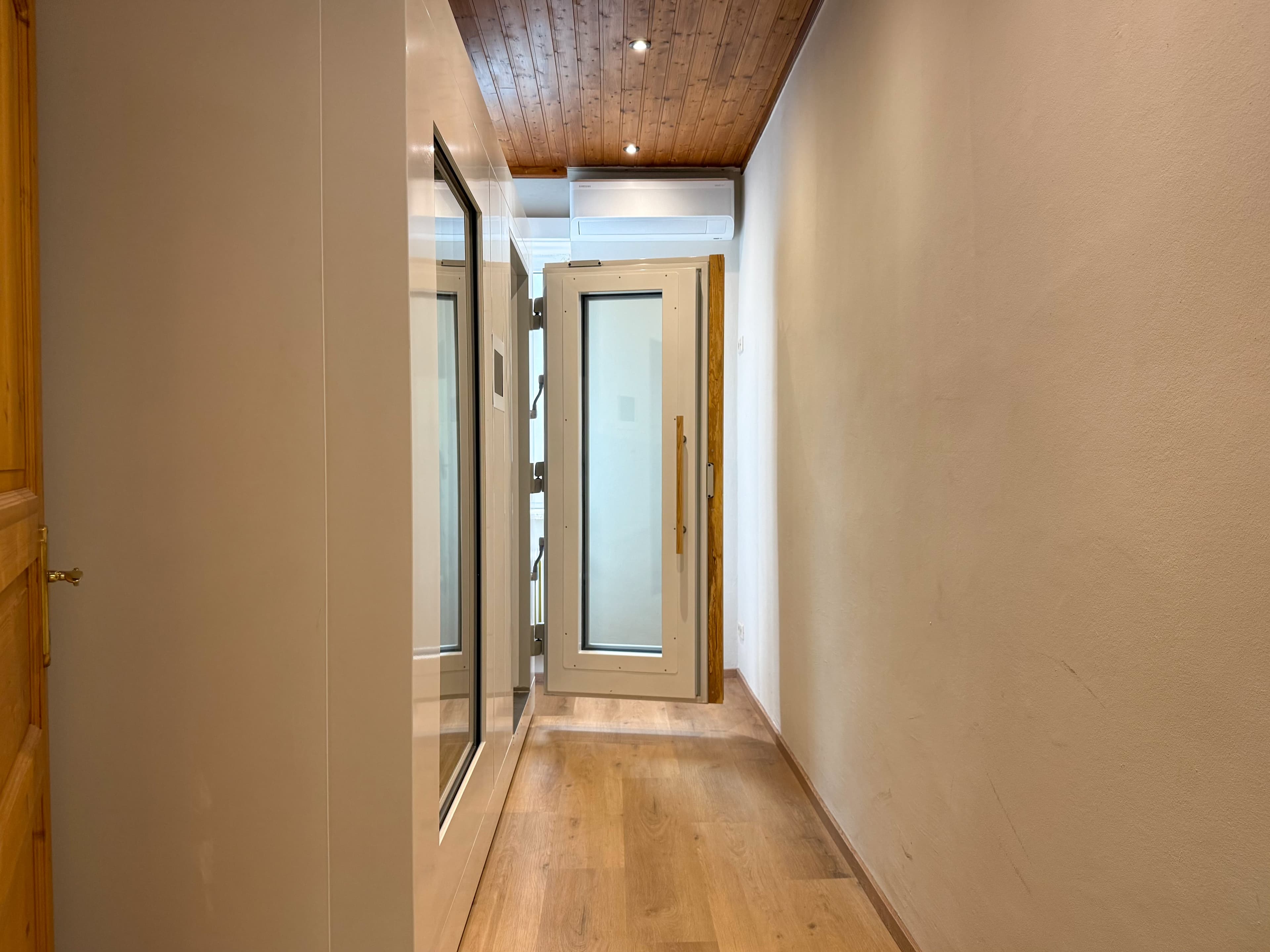 Cryo chamber Vital Lounge 5